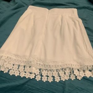 White lace hemmed skirt. waist is apx 26”